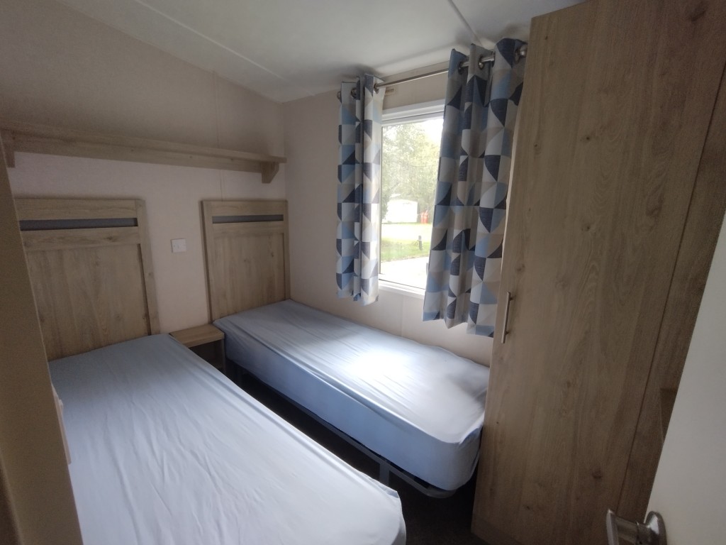 Twin bedroom in a holiday rental, static caravan for summer holidays, Autumn and winter holidays, two single beds, Static caravan in Newquay